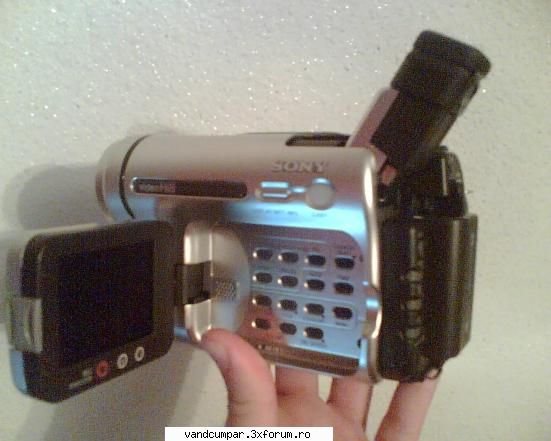 vand camera video sony, e noua, a fost folosita 1 ora, are toate cablurile, cumparata din italia,